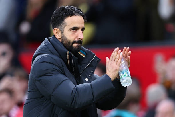 A reação do técnico Amorim quando dois craques do Manchester United discutiram em campo - 1 Phản ứng của HLV Amorim khi hai ngôi sao Man Utd tranh cãi trên sân - 1