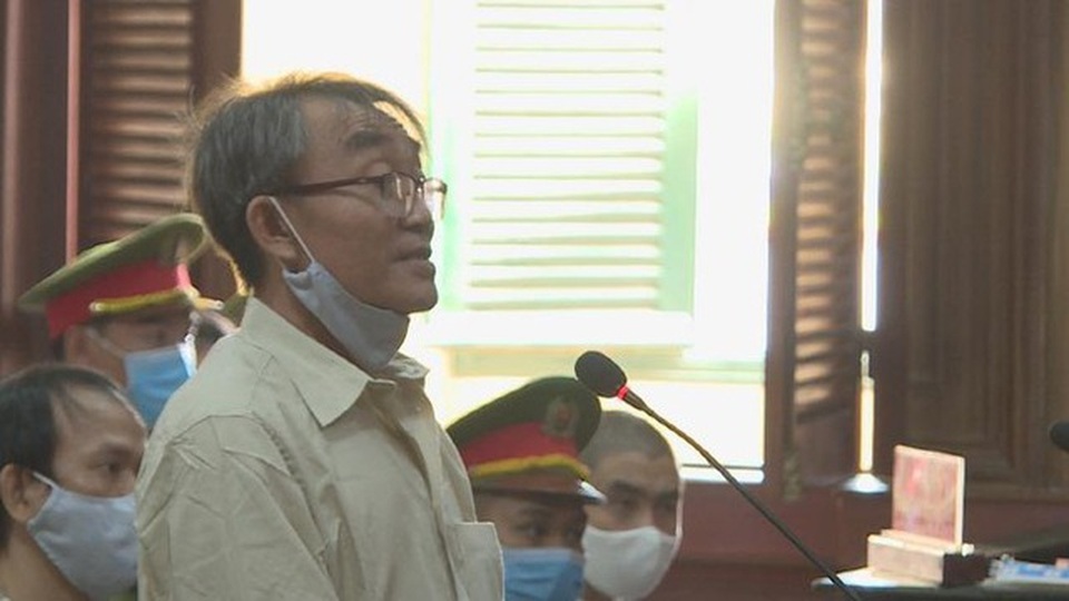 Nhóm khủng bố ném bom xăng vào trụ sở công an phường lãnh án - 2 Nhóm khủng bố ném bom xăng vào trụ sở công an phường lãnh án - 2