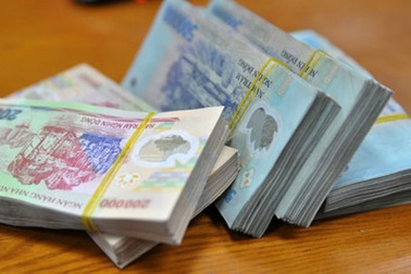 Phát hiện ngoại tình, ép tình địch "cống nạp" 200 triệu