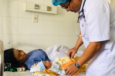Cứu sống mẹ con thai phụ bị sốt xuất huyết trong tình trạng nguy kịch