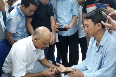 Phẫu thuật phục hồi chức năng bàn tay cho gần 100 bệnh nhân