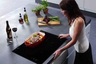 Nếu nhà bạn dùng bếp từ, nhất thiết phải tránh những điều này