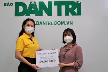 Hàng trăm triệu đồng ủng hộ "Kiên cường Việt Nam" chống dịch Covid-19