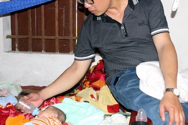 Quỹ Nhân ái đến với "Nỗi lòng người mẹ sinh 3, bất lực nhìn con thơ khát sữa"