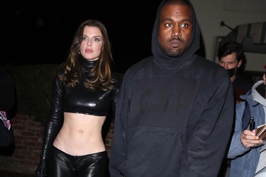 Tỷ phú Kanye West chia tay "bồ" mới kém 12 tuổi Julia Fox
