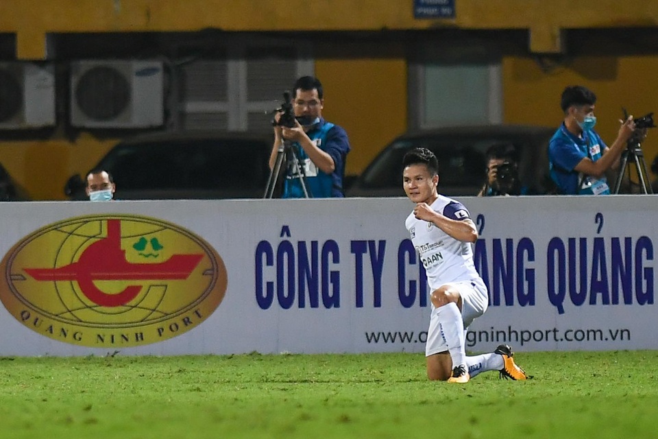 CLB Hà Nội 4-0 Than Quảng Ninh: Quang Hải rực sáng - 15 CLB Hà Nội 4-0 Than Quảng Ninh: Quang Hải rực sáng - 15