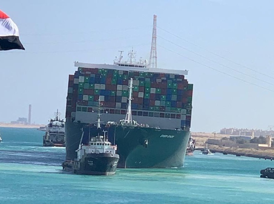 Siêu tàu nổi hoàn toàn, kênh đào Suez khai thông - 1 Siêu tàu nổi hoàn toàn, kênh đào Suez khai thông - 1