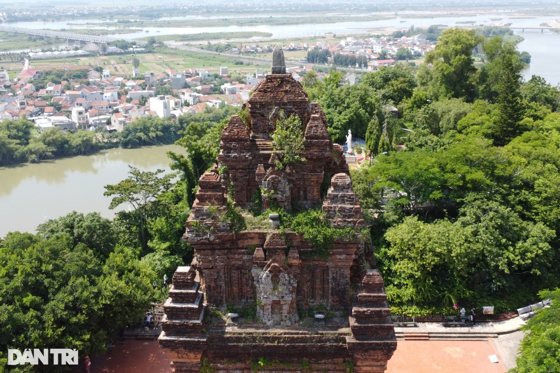 Tháp Nhạn nghìn tuổi ẩn chứa nhiều điều bí ẩn ở Phú Yên - 3 Tháp Nhạn nghìn tuổi ẩn chứa nhiều điều bí ẩn ở Phú Yên - 3