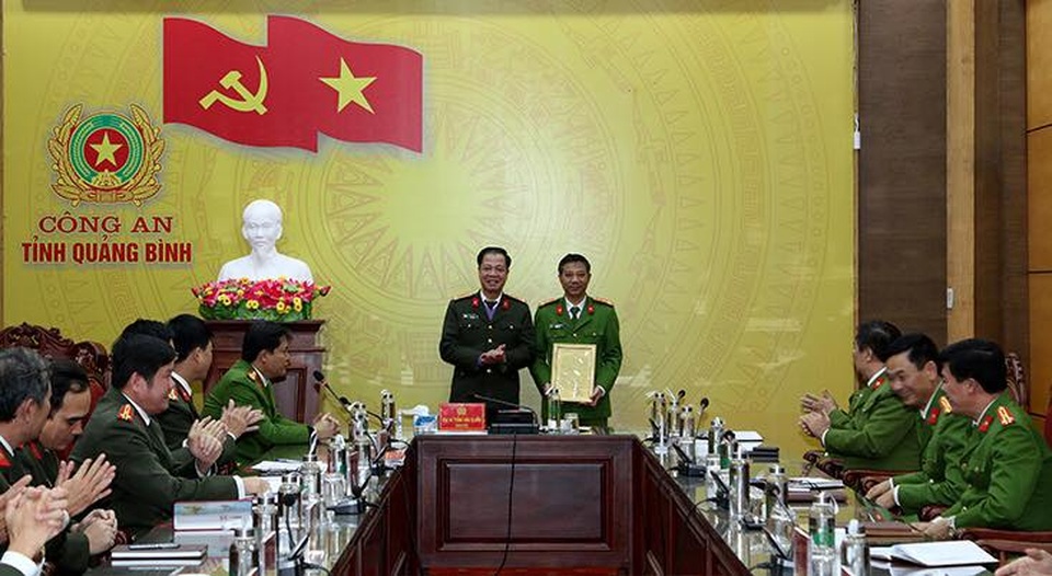 Thưởng nóng chuyên án bắt giữ gần 1 tấn pháo - 1 Thưởng nóng chuyên án bắt giữ gần 1 tấn pháo - 1