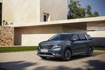 KIA Sedona 2021 ra mắt với những trang bị mới hoàn toàn từ trong ra ngoài