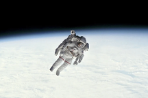 Con người tồn tại được bao lâu ngoài không gian nếu không có bộ đồ vũ trụ?