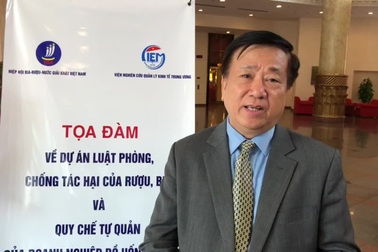 Ông Vũ Văn Việt, Chủ tịch Hiệp hội Bia – Rượu – Nước giải khát Việt Nam (VBA) phát biểu bên lề buổi tọa đàm.