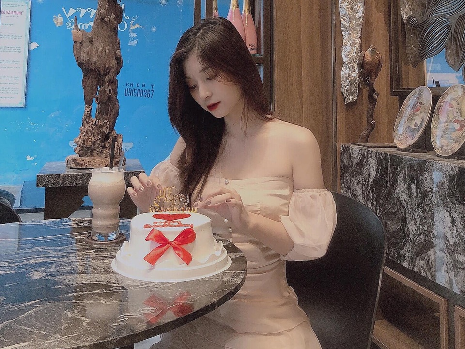 Thêm một hot girl thẩm phán xinh đẹp khiến dân mạng xao xuyến - 3 Thêm một hot girl thẩm phán xinh đẹp khiến dân mạng xao xuyến - 3