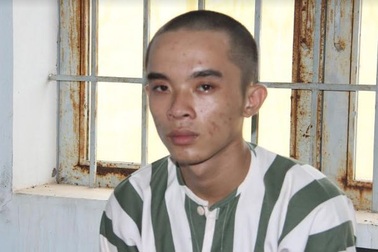 Lừa chồng ra khỏi nhà, dùng súng giả cướp dây chuyền của vợ