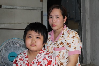 Bé gái bị "mệt cái chân" và 9 năm ròng chống chọi với ung thư