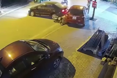 Nghi nhầm chân ga khi lùi, nữ tài xế gây tai nạn nghiêm trọng