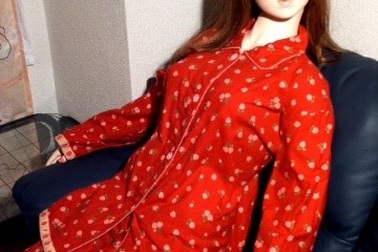 Nuôi vợ trong “lồng kính”