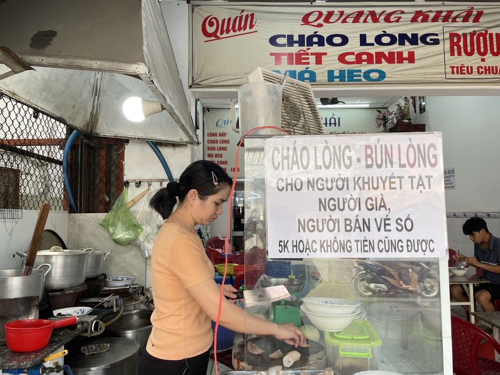 Tô cháo đền ơn 5.000 đồng hoặc không tiền cũng được - 1 Tô cháo đền ơn 5.000 đồng hoặc không tiền cũng được - 1