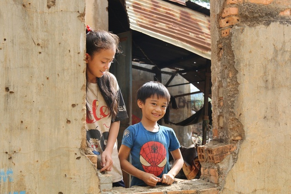 Những hình ảnh thay đổi số phận 3 bà cháu trong ngôi nhà hoang ở Tây Nguyên - 8 Những hình ảnh thay đổi số phận 3 bà cháu trong ngôi nhà hoang ở Tây Nguyên - 8