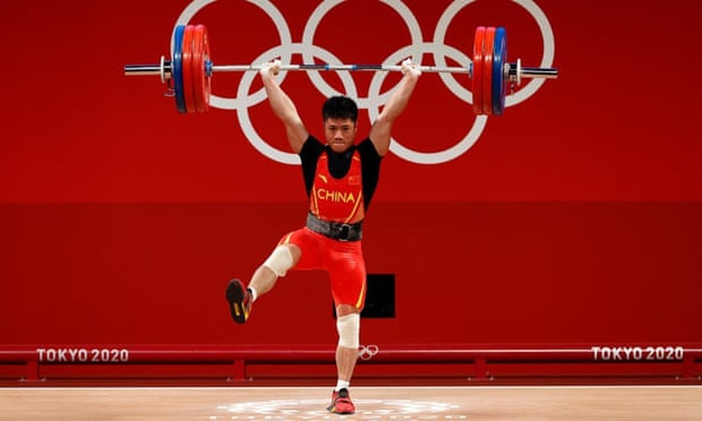 VĐV Trung Quốc đứng một chân nâng tạ vẫn... phá kỷ lục Olympic - 2 VĐV Trung Quốc đứng một chân nâng tạ vẫn... phá kỷ lục Olympic - 2
