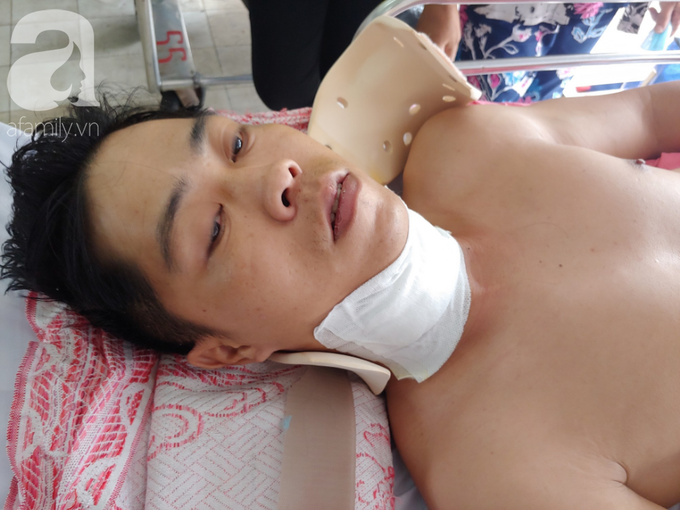 Người chồng bị liệt vì lao lực kiếm tiền nuôi vợ mù và 3 con nhỏ được ủng hộ 110 triệu đồng, đã xuất viện - Ảnh 1. Người chồng bị liệt vì lao lực kiếm tiền nuôi vợ mù và 3 con nhỏ được ủng hộ 110 triệu đồng, đã xuất viện - Ảnh 1.