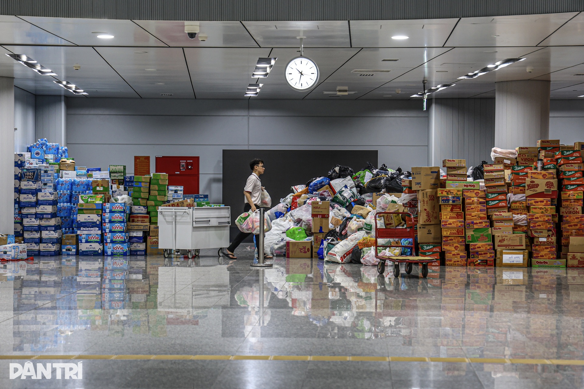 Nửa đêm ở ga Metro: TPHCM gom yêu thương gửi miền Trung ruột thịt - 9