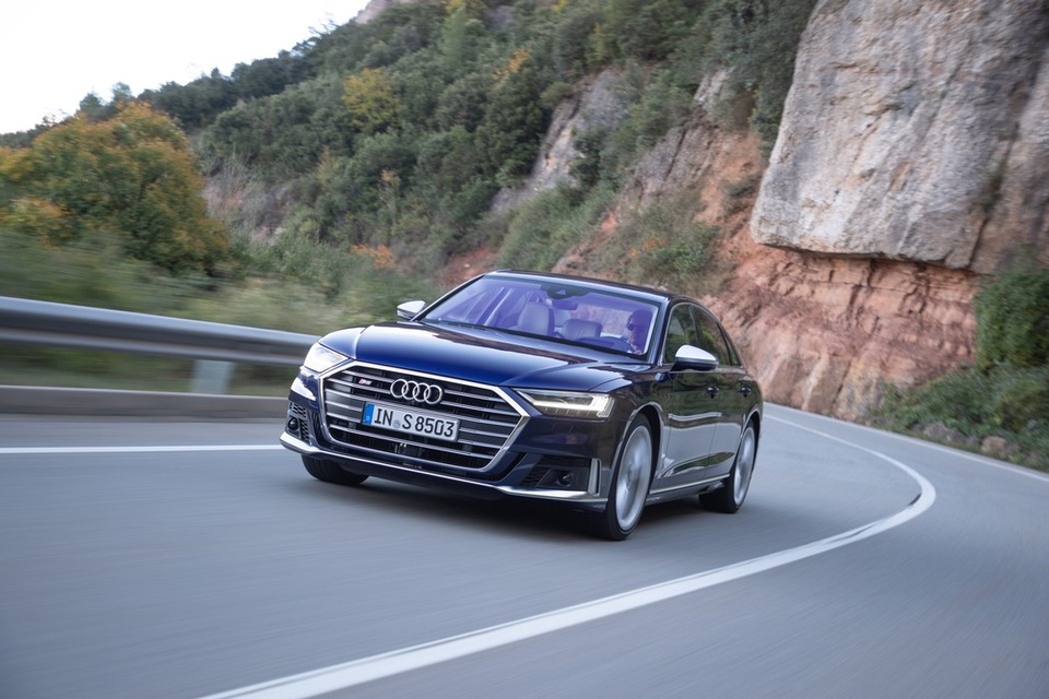Audi trang bị động cơ hybrid cho mẫu sedan thể thao hạng sang S8 - 1 Audi trang bị động cơ hybrid cho mẫu sedan thể thao hạng sang S8 - 1