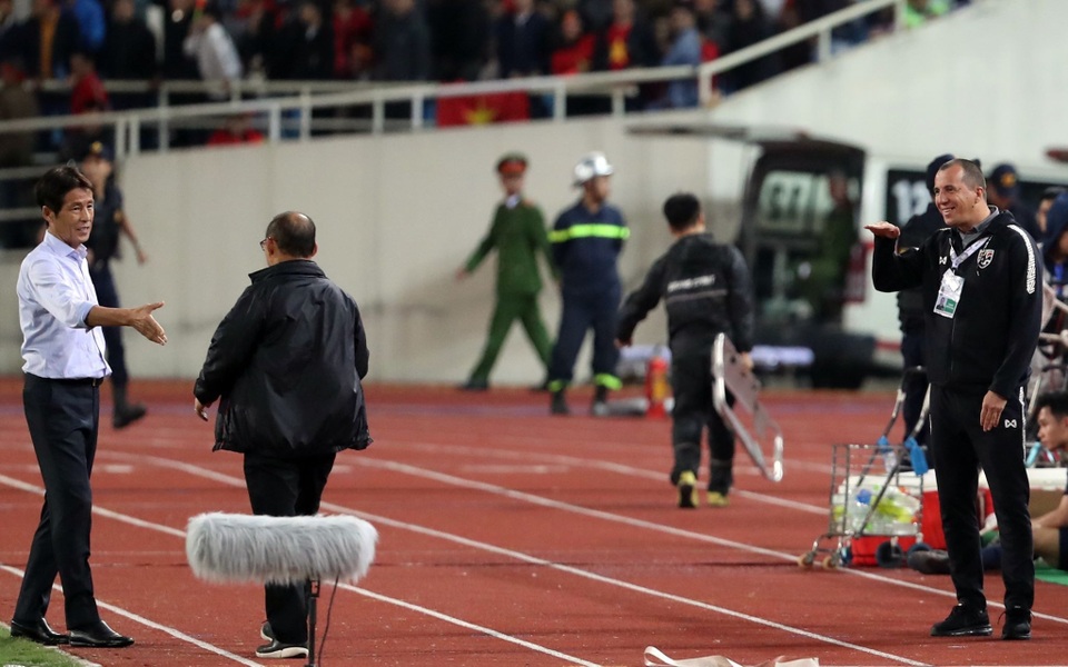 Miệt thị HLV Park Hang Seo, trợ lý HLV Thái Lan đối mặt án phạt nặng - 2 Miệt thị HLV Park Hang Seo, trợ lý HLV Thái Lan đối mặt án phạt nặng - 2