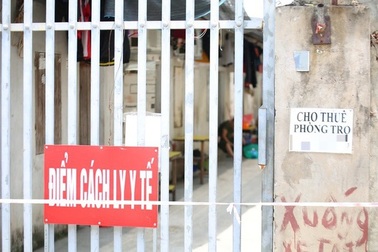 Đang cách ly vẫn đi Hà Nội mua bán xe máy, đôi vợ chồng trẻ bị phạt nặng