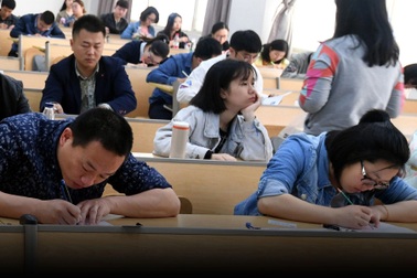 Trung Quốc nới trần tuổi tuyển dụng công chức