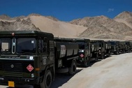 Ấn Độ ồ ạt đưa vật tư tới gần biên giới Trung Quốc
