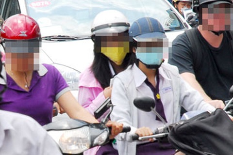 Những tiếng cười khi thấy văn bản xa rời thực tế