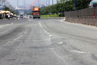 Đề nghị khắc phục gấp tình trạng lún trên cầu vượt thép Thủ Đức