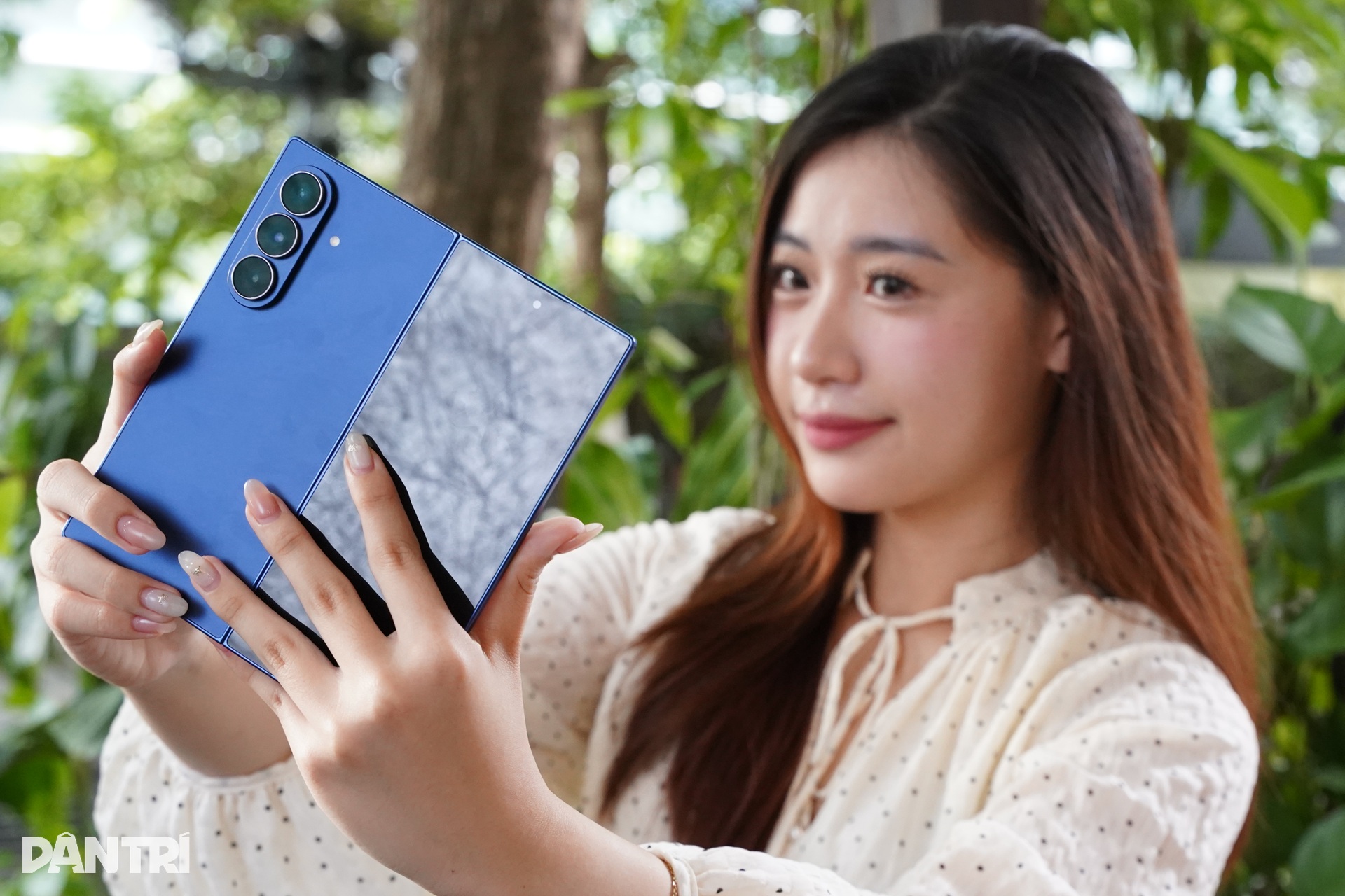 Đánh giá Samsung Galaxy Z Fold7: Mỏng nhẹ, đa nhiệm nhưng có đánh đổi - 4 Đánh giá Samsung Galaxy Z Fold7: Mỏng nhẹ, đa nhiệm nhưng có đánh đổi - 4