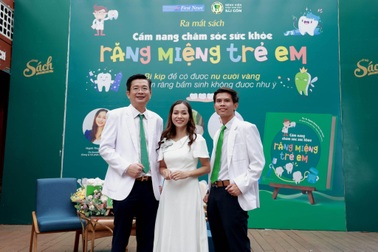 Ra mắt sách "Cẩm nang chăm sóc sức khỏe răng miệng trẻ em"