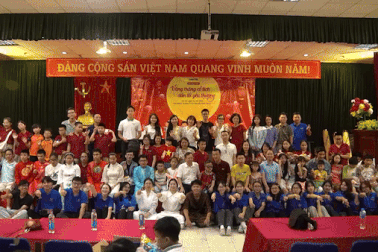 Báo Dân trí mang niềm vui Trung thu đến với trẻ em khuyết tật