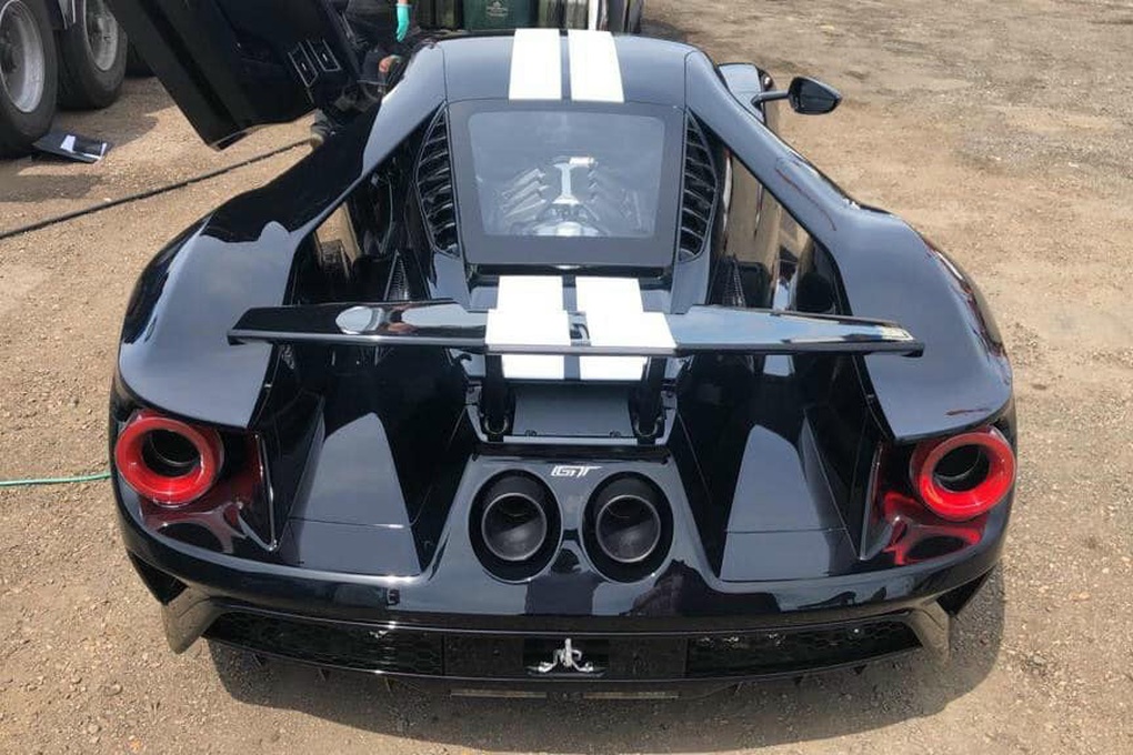 Lộ diện Ford GT thứ 3 về Việt Nam, khác màu xe của ông Đặng Lê Nguyên Vũ - 3 Lộ diện Ford GT thứ 3 về Việt Nam, khác màu xe của ông Đặng Lê Nguyên Vũ - 3