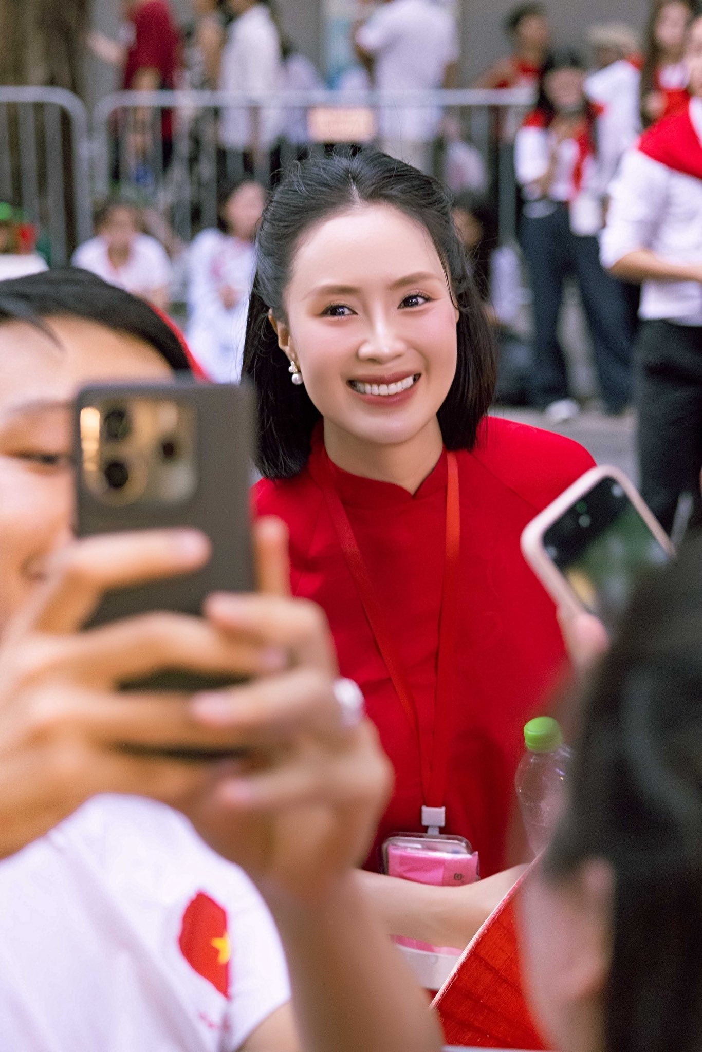 Hồng Diễm, Lương Thu Trang diện áo dài nổi bật ở buổi tập luyện diễu binh - 2