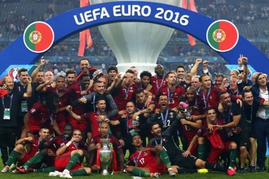 Các nhà vô địch vĩ đại qua 15 vòng chung kết Euro