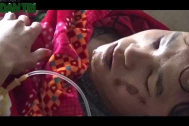 CLIP: Trao hơn 115 triệu đồng cho người phụ nữ câm điếc cầu xin trời đừng cướp đi sự sống của con trai.