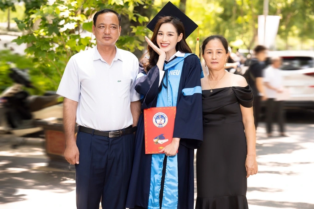Học vấn của 5 Hoa hậu Việt Nam 10 năm qua: Toàn là sinh viên trường top - 4 Học vấn của 5 Hoa hậu Việt Nam 10 năm qua: Toàn là sinh viên trường top - 4
