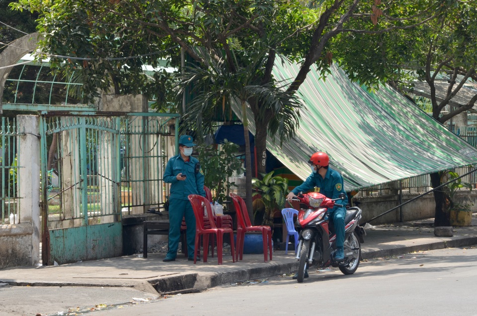 Phong tỏa chung cư nơi phát hiện ca Covid số 48 - 3 Phong tỏa chung cư nơi phát hiện ca Covid số 48 - 3