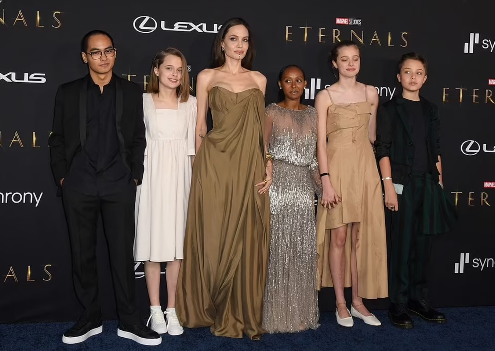 Con gái Angelina Jolie - Brad Pitt thay đổi ngoạn mục ở tuổi thiếu nữ - 1 Con gái Angelina Jolie - Brad Pitt thay đổi ngoạn mục ở tuổi thiếu nữ - 1