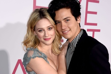 Bi hài chuyện sao chia tay rồi nhưng vẫn phải... diễn chung