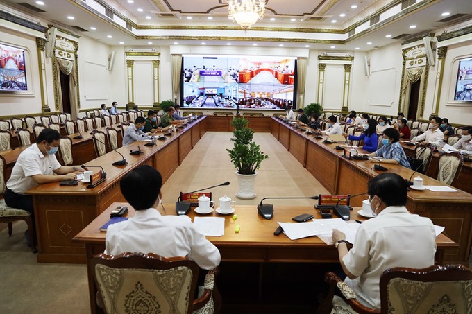 TP.HCM: Xử phạt hơn 2.000 người không đeo khẩu trang nơi công cộng - Ảnh 2. TP.HCM: Xử phạt hơn 2.000 người không đeo khẩu trang nơi công cộng - Ảnh 2.