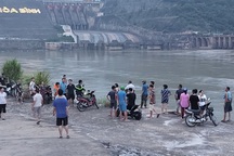 Nam sinh lớp chuyên Pháp đuối nước dưới sông Đà