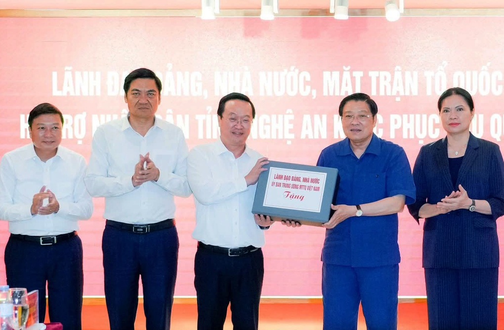 Vị tướng trăm tuổi dành lương hưu ủng hộ đồng bào vùng bão lũ - 2 Vị tướng trăm tuổi dành lương hưu ủng hộ đồng bào vùng bão lũ - 2