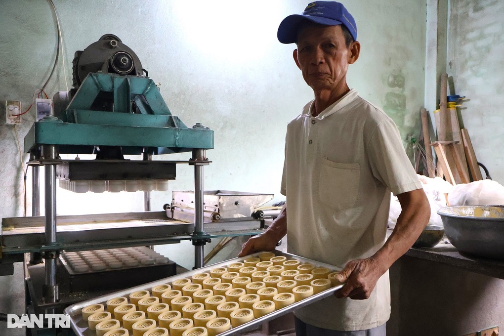 Thâu đêm làm loại bánh bình dân không thể thiếu trong ngày Tết ở xứ Quảng - 2 Thâu đêm làm loại bánh bình dân không thể thiếu trong ngày Tết ở xứ Quảng - 2