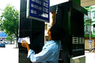 Vì sao doanh nghiệp chần chừ giảm giá xăng?