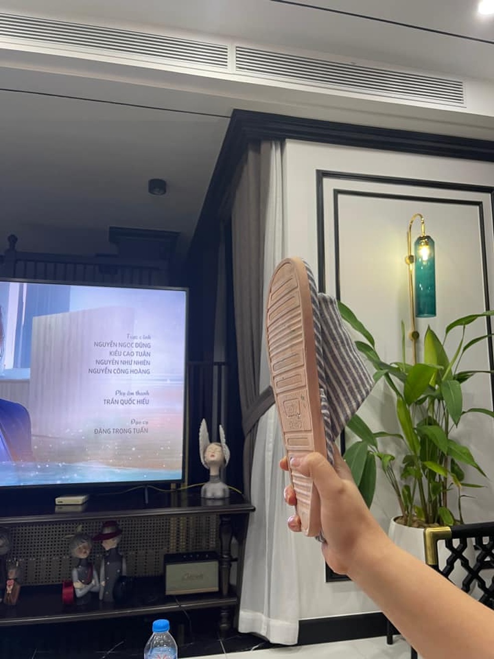 Phương Oanh kể người nhà xem Hương vị tình thân ức muốn… ném dép vào tivi - 3 Phương Oanh kể người nhà xem Hương vị tình thân ức muốn… ném dép vào tivi - 3
